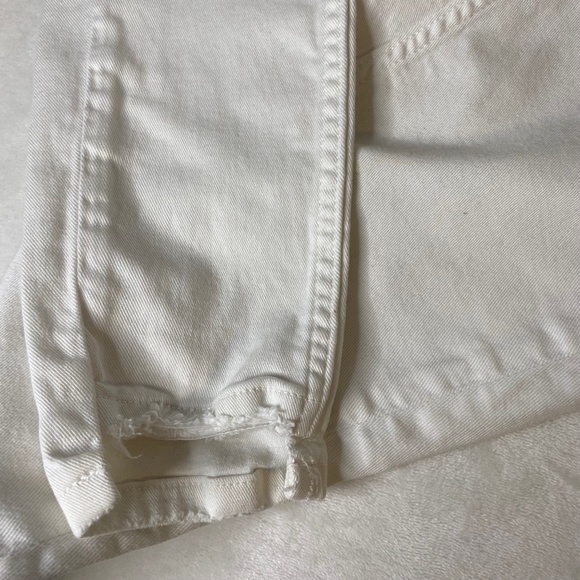 ZARA | Mid-rise Jeans with Asymmetric Hem - Picture 4 of 6